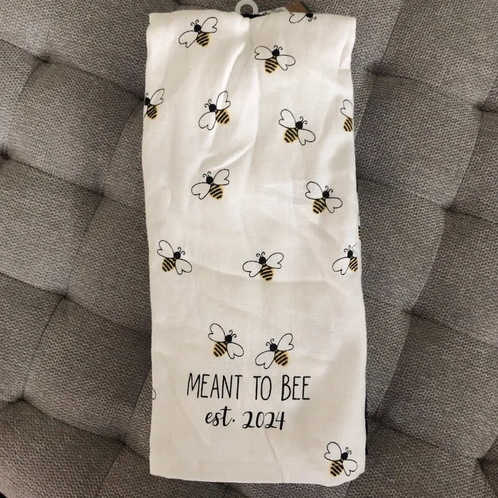 Deborah Connolly Designs “Meant to BEE” kitchen towels